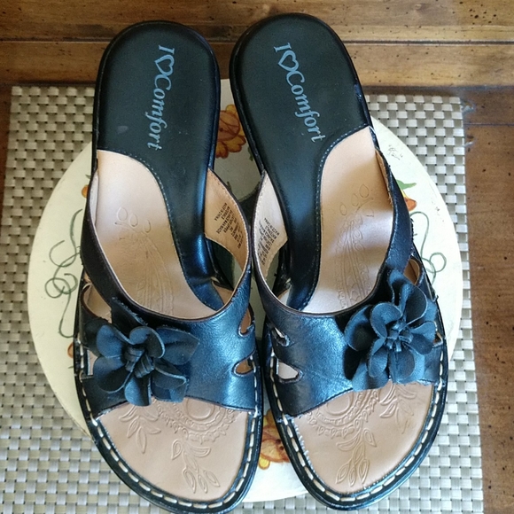 I Love Comfort Black Leather Flower Trim Sandals 7 - Picture 2 of 10